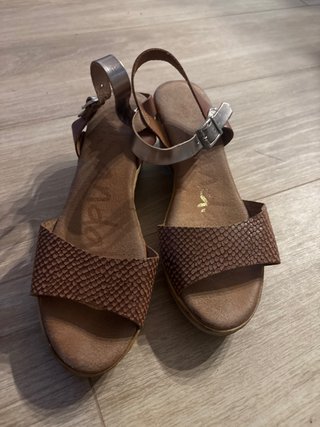 Sandalias de cuña con textura
