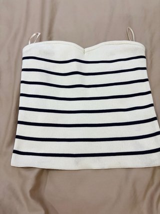 Top de rayas blanco y azul
