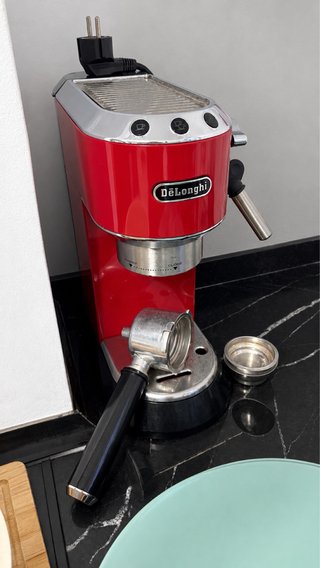 Cafetera DeLonghi Roja con Espumador