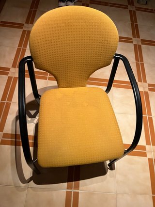 Silla de oficina amarilla