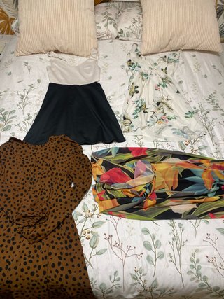 Lote de 4 vestidos de mujer