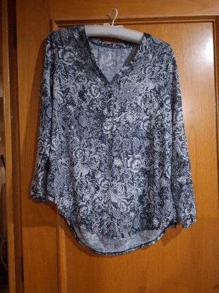 Camisa Estampada con Detalles Brillantes