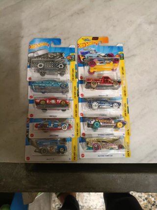 Set di 10 macchinine Hot Wheels serie completa2024