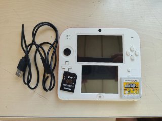 Nintendo 2DS Blanca y Roja + Super Mario Bros. 2