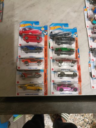 Set di 10 macchinine Hot Wheels serie completa2025