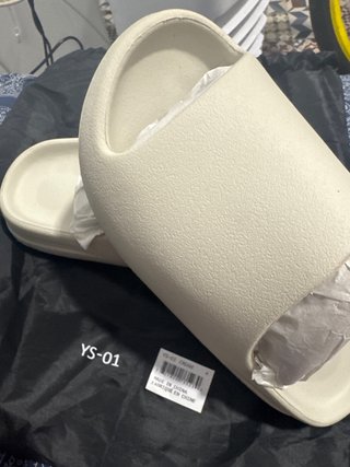 Yeezy Slides Beige