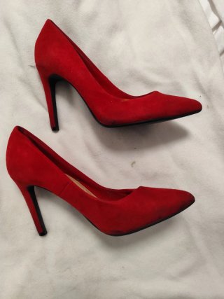 Zapatos de tacón tipo estilete rojos de Bershka