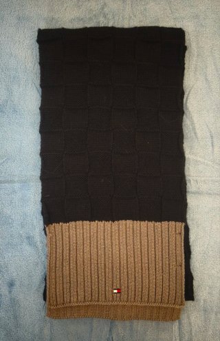 Bufanda de punto Tommy Hilfiger negra y gris