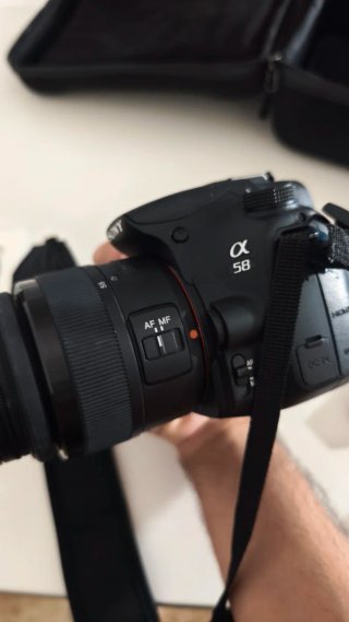 Cámara Sony Alpha A58 con accesorios
