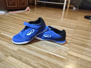 Botas futbol multitaco (turf) talla 34 Decathlon