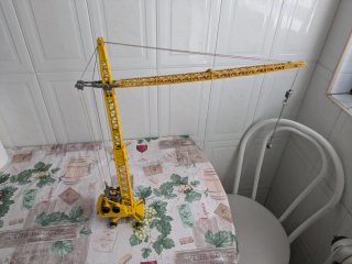 Grúa de Juguete Amarilla