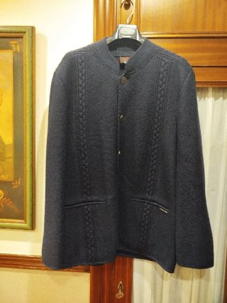 Chaqueta tipo austriaca azul marino.