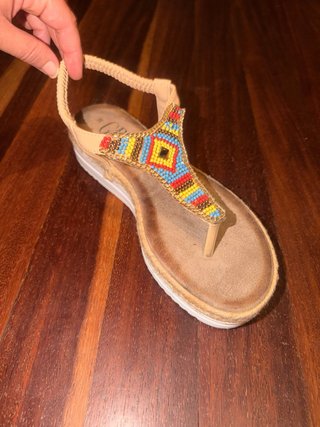 Sandalias GR con abalorios