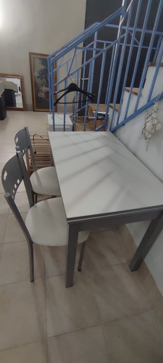 Conjunto de Mesa y 2 Sillas