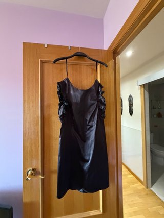 Vestido Negro con Volantes