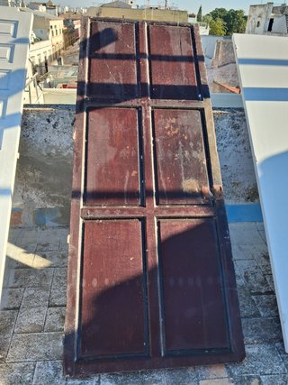 Puerta de madera rústica