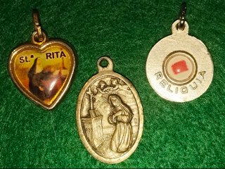 Lote reliquia y medallas Santa Rita
