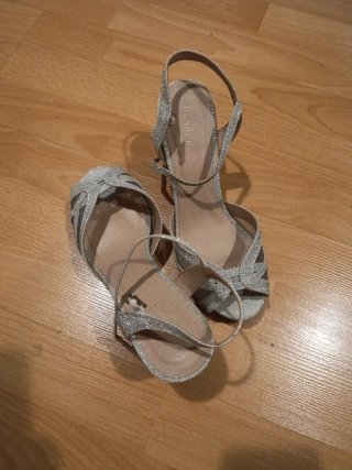 Sandalias de tacón Menbur plateadas