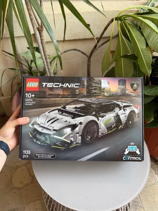 LEGO Technic Lamborghini Revuelto 42214