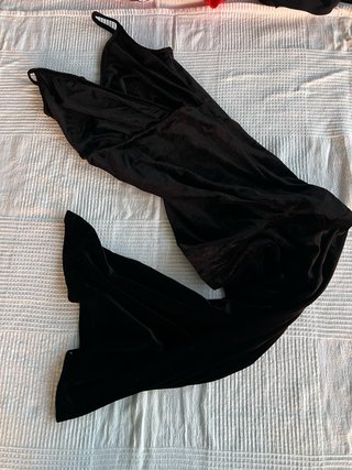 Vestido largo negro de terciopelo y tirantes shein