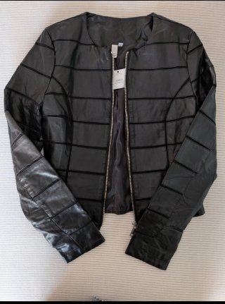 Chaqueta ligera de polipiel negra