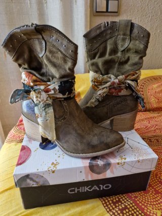 Botines Camperos Chika10 Taupe Talla 38