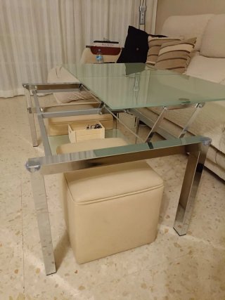 Mesa de centro elevable con puff