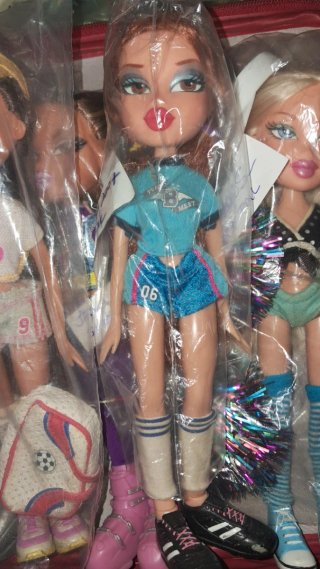 Lote de muñecas Bratz y Barbie