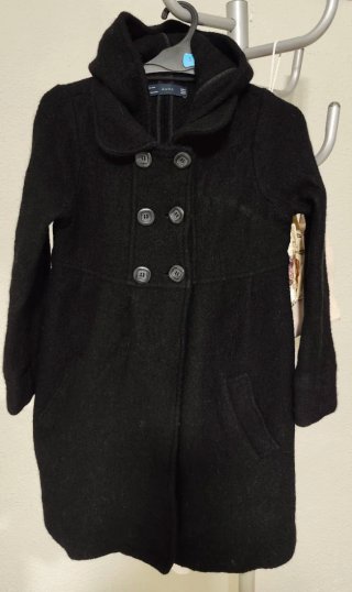 Abrigo Negro con Capucha Zara