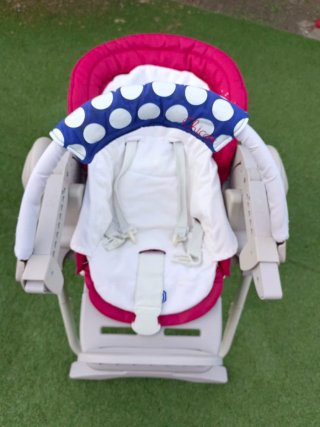 Trona Chicco con arco de juegos