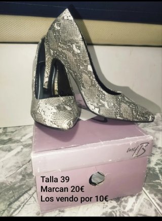 Zapatos de tacón myB estampado serpiente