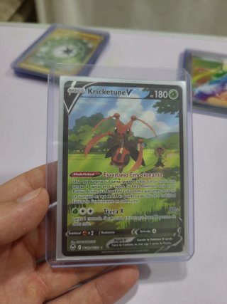Carta Pokémon Kricketune V - Tempestad Plateada