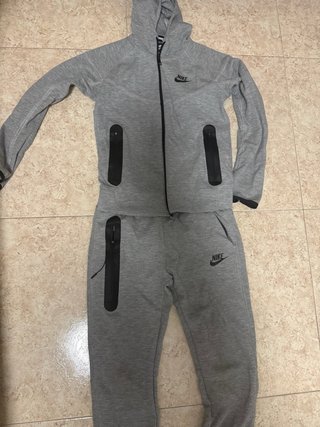 Chándal Nike Air Tech Gris. Talla 10