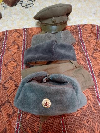 Colección de 5 Gorras Militares de Invierno