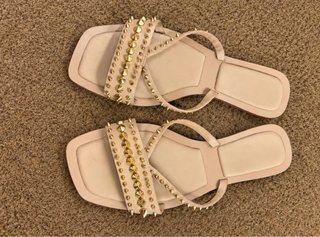 Sandalias Zara Beige con Tachuelas