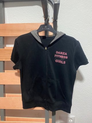 Sudadera Negra con Capucha