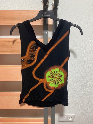 Camiseta de tirantes negra con estampado