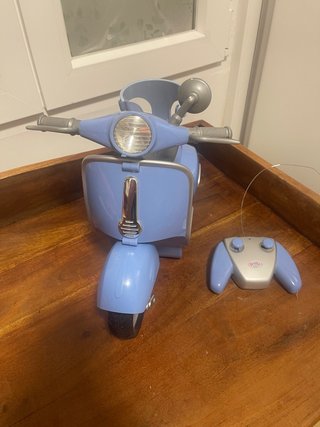 Moto Vespa telecomandata per bambole