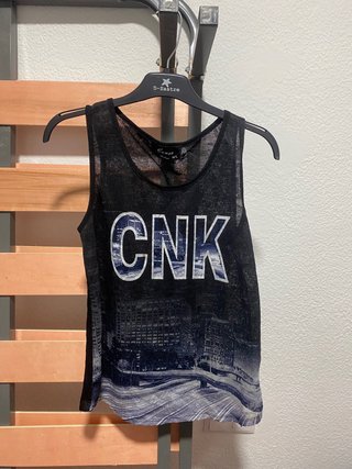 Camiseta sin mangas negra CNK