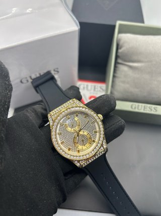 Reloj Guess Dorado y Negro