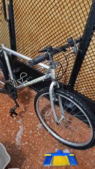 Bicicleta de Montaña Strongman Plateada