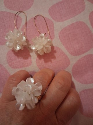 Conjunto de Anillo y Pendientes Flor