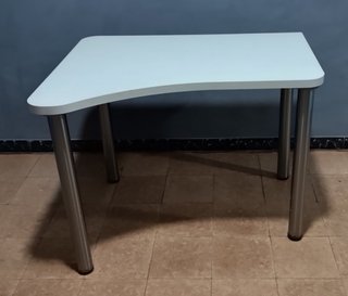 Mesa de estudio blanca