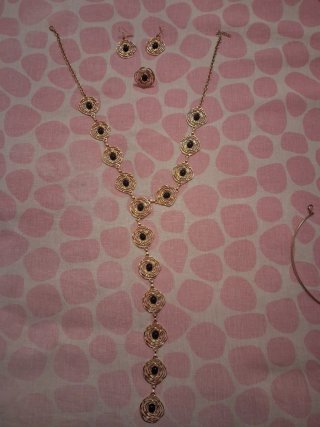 Conjunto de Joyería: Colgante, Pendientes y Anillo