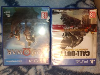2 Giochi PS4: God of War e Call of Duty