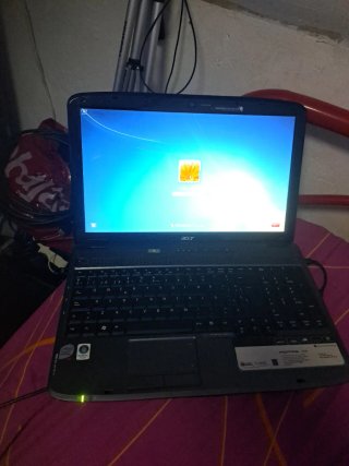 Portátil Acer Aspire 5735