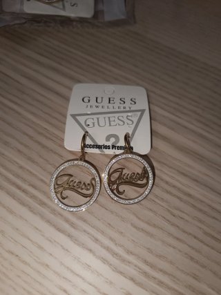 Pendientes arito con logo colgante