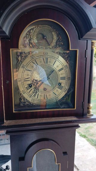 Reloj de pie antiguo