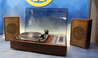 Tocadiscos vintage Bettor Ami 10-S Dual 1010-S. Con radio. Años 70-80.
