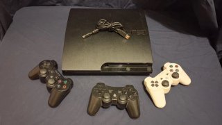 Consola PS3 (PlayStation 3) con 3 mandos